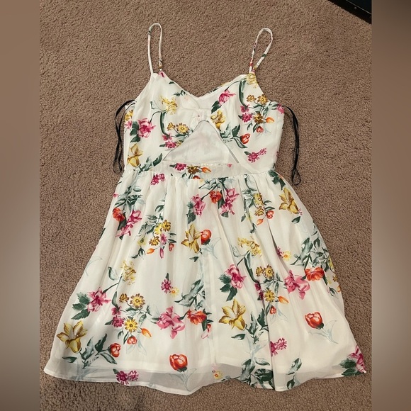 FOREVER 21 Junior Floral White Spaghetti Mini dress with Open Back - Picture 8 of 8